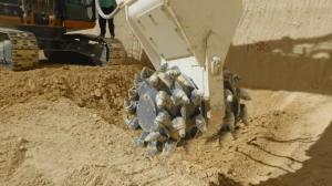 特殊屬具-銑挖機 | 感受挖掘機定制屬具的多功能使用