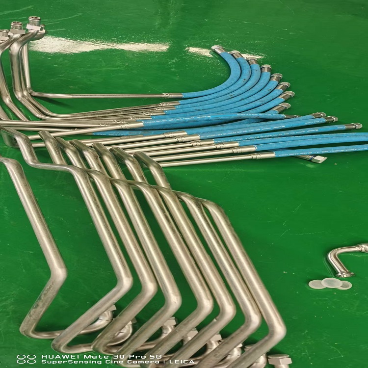 Suitable for Volvo hydraulic hose 17424139 EC950EL excavator oil pipe 54950444 Volvo excavator 950 hose accessories 17424140 Volvo oil pipe 54952091