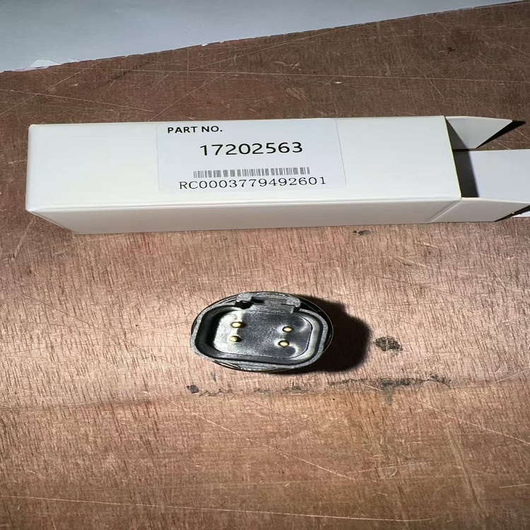 The 17202563 pressure sensor is suitable for Volvo loaders models L180G, graders G930-940, EC210B, EC290B, EC240B, EC360B, G976, L150, L120G, L220H